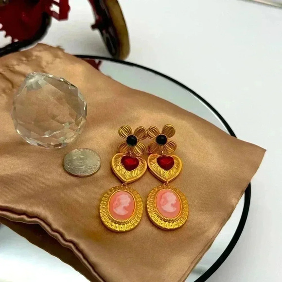 New Fashion Jewelry Baroque Style Earrings - Picture 1 of 6